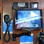 Railblaza Swing-Arm R-Lock mit einem ScreenGrabbe und Tablet